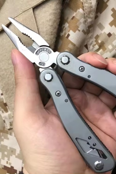 Multitool narzędzie wielofunkcyjne scyzoryk 20w1